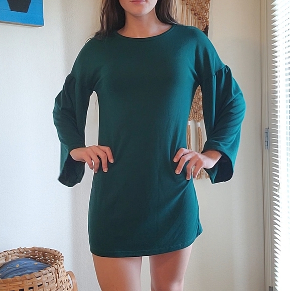 《NWOT Zara dress- emerald green w/ flowy sleeves》 - Picture 3 of 16